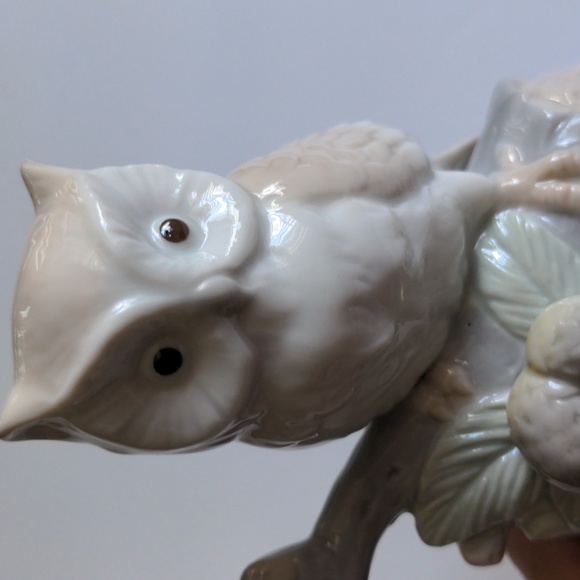 Porcelain Owl Musical Figurine - Picture 4 of 6